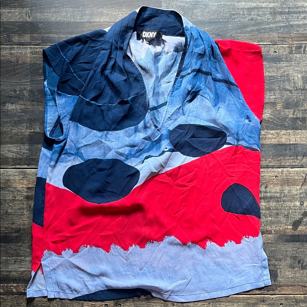 DKNY Men's Bold Red and Blue Tee
